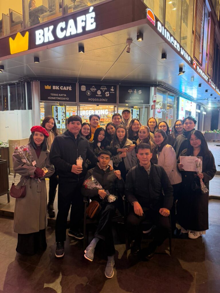 Қазақ жігіттерінен аруларға арналған кеш